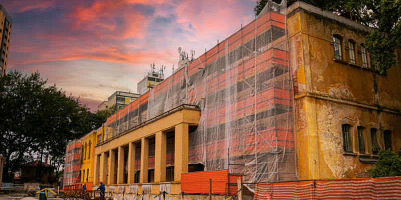 Retrofit da fachada em andamento