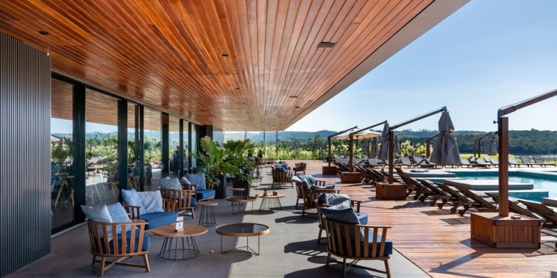 Área externa restaurante e piscina