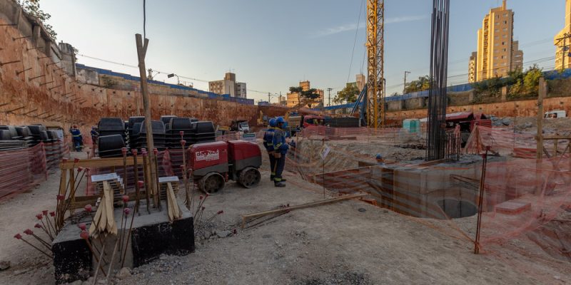 Fundação em andamento